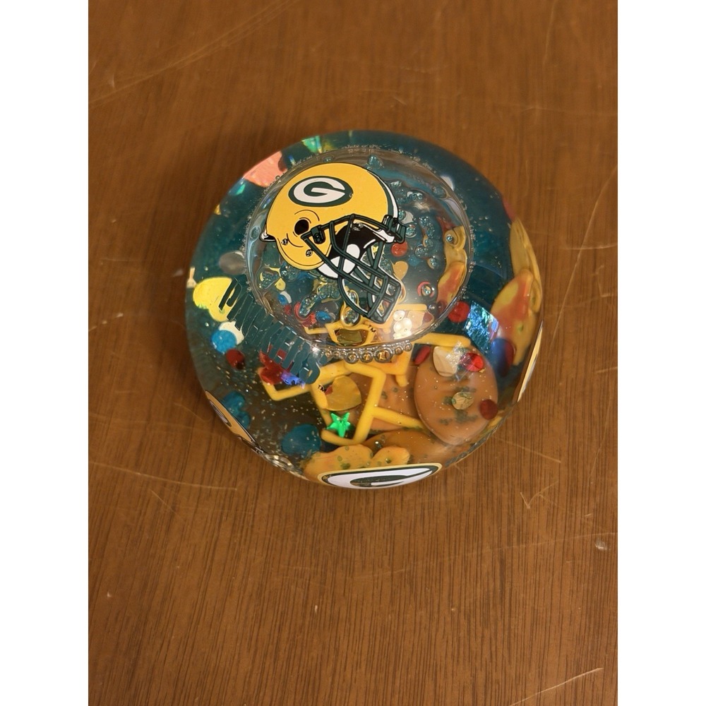 Duck House - NFL GREEN BAY PACKERS Licensed Team Logo - SNOW GLOBE PAPERWEIGHT